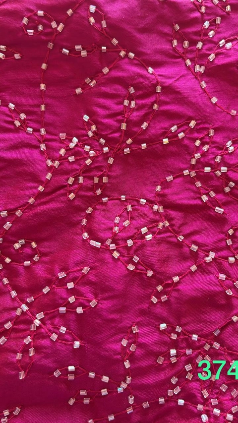 374 - Shantung de seda natural con piedras - CORTE: 0.55 mts x 1.40 mts
