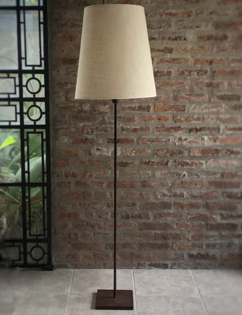 LAMPARA DE PIE TOMY Pantalla Arpillera