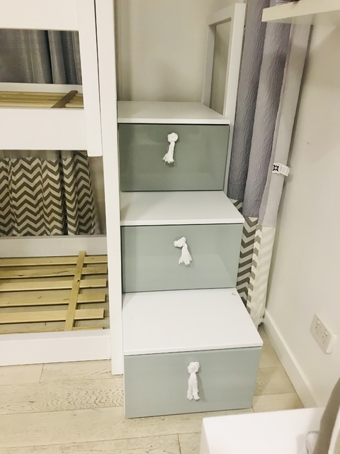 ESCALERA CON CAJONES