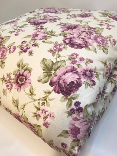 ACOLCHADO FLOREADO LILA