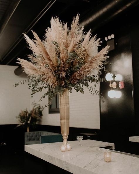 Arreglo Floral en Altura, con topiario / florero