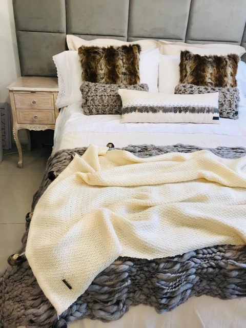 ALMOHADON DINA Pura Lana 50x25cm