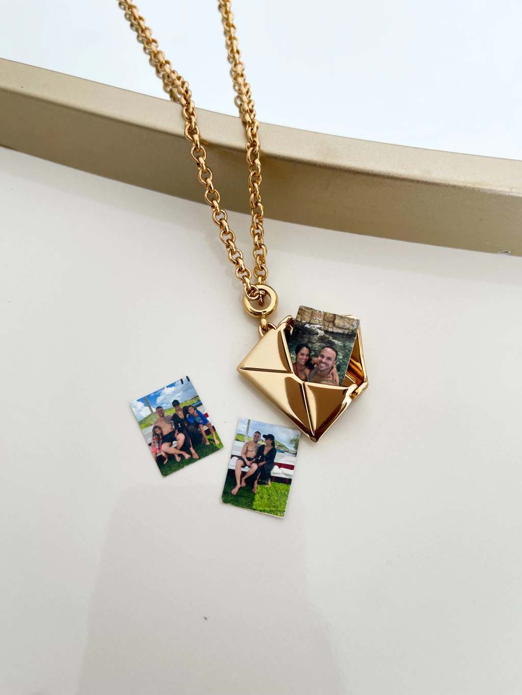 Colar Relicário Carta de amor
