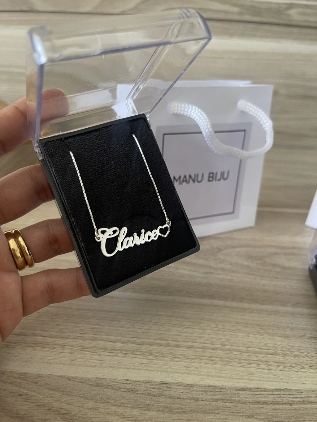 Colar personalizado com nome e detalhe de coração ( Prata 925)