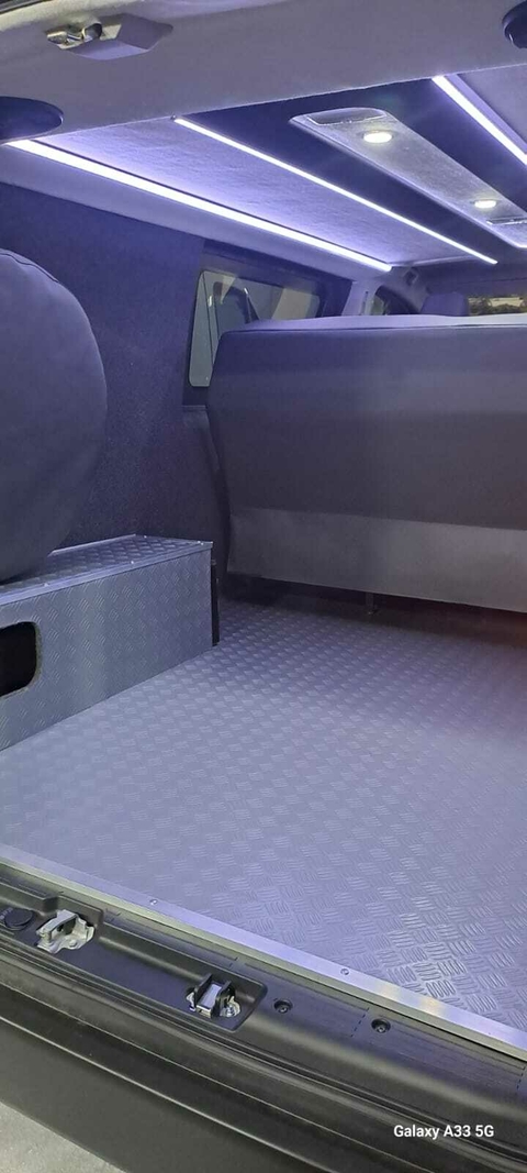 HIACE L1 SOFA CAMA