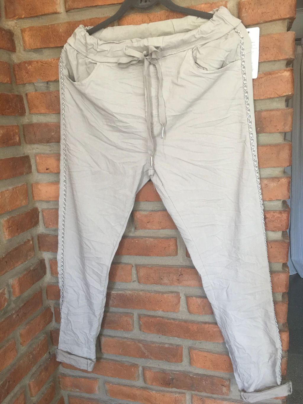 Babucha italiana con galón metálico
