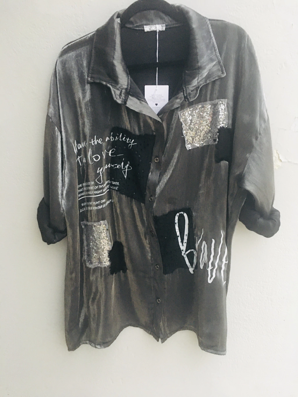 Camisas italianas sedificadas con brillo en la tela y detalles