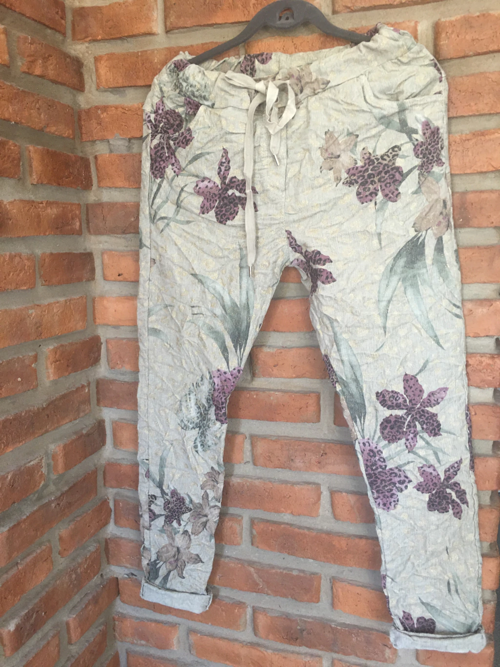 Babucha italiana micro corderoy estampa floral print y brillos dorados
