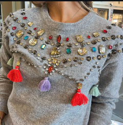 Sweater Var`s con piedras y pompones