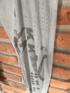 Imagen de Jogger italiano de algodón liviano con frente en micro corderoy ligero con estampas geométricas