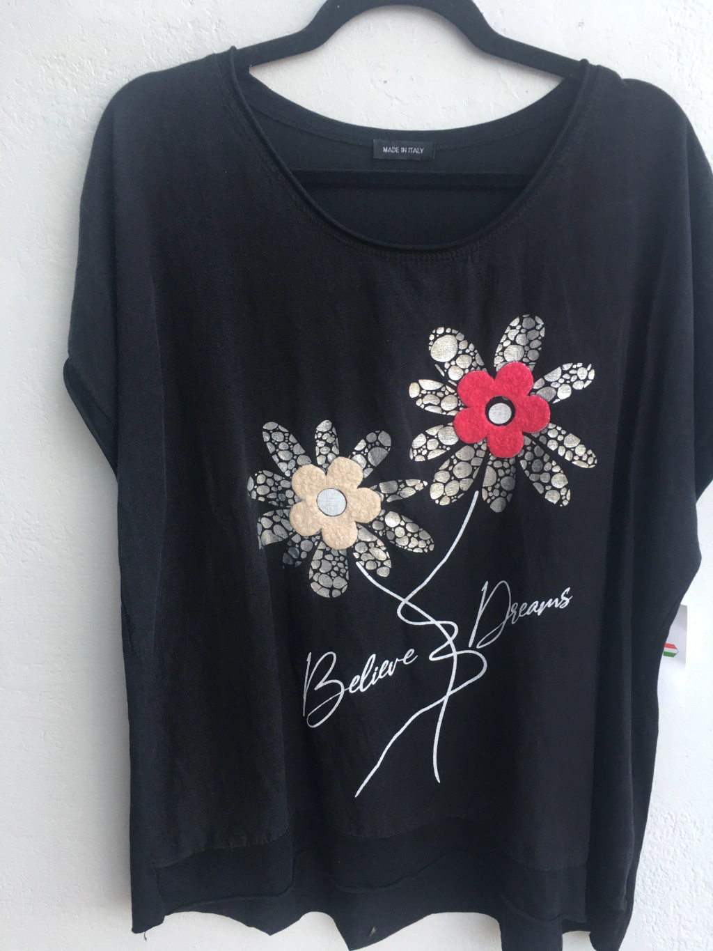 Remera italiana con apliques y foil
