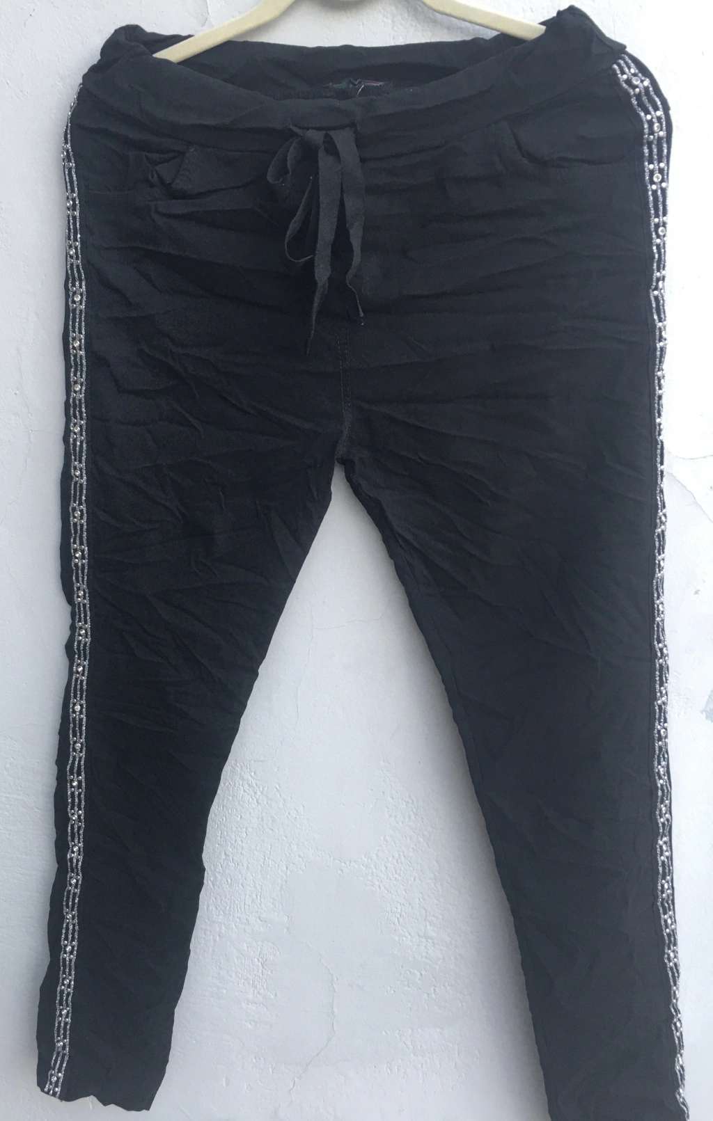Babucha italiana con detalles en cinta lúrex, tachitas y stras