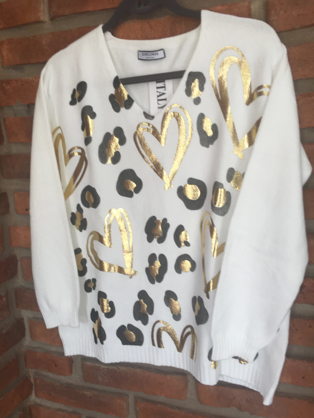 Sweater italiano con estampas print y corazones con foil