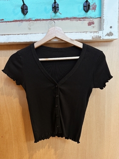 Remera NOLWEN botones en internet