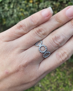 Anillo círculos calados