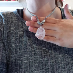 Collar corto cuarzo rosa