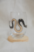 Copos de vidro transparentes com estampa de serpente preta e bege da Coleção Talismã