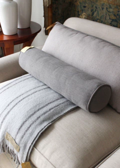 Almohadón caramelo en lino gris! - comprar online