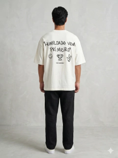 Camiseta Oversized “humildade vem primeiro”