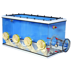 CÂMARA (GLOVE BOX) USO EM PESAGENS COM BALANÇAS ANALÍTICAS, SISTEMA DE EXAUSTÃO FECHADO, 4 LUVAS, 154 X 74 X 81CM