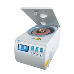 MICROCENTRÍFUGA DIGITAL, VELOCIDADE 13800RPM, COM ROTOR ÂNGULO FIXO E TAMPA À PROVA DE AEROSSÓIS PARA 32X0,2ML (PCR)