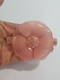 Presilha Flor Camélia com Strass Rosa Bianca na internet