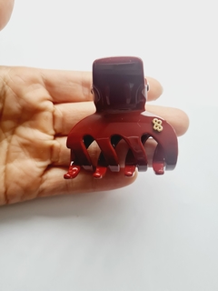 Prendedor London Vermelho Bianca na internet