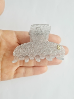 Prendedor Glitter Prateado São Paulo Médio Bianca na internet
