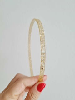 Tiara Camila Reta Brilho Dourado Bianca