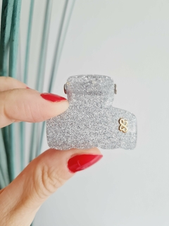 Prendedor Glitter Prateado Bianca