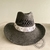 SOMBRERO 133, negro faja plateada