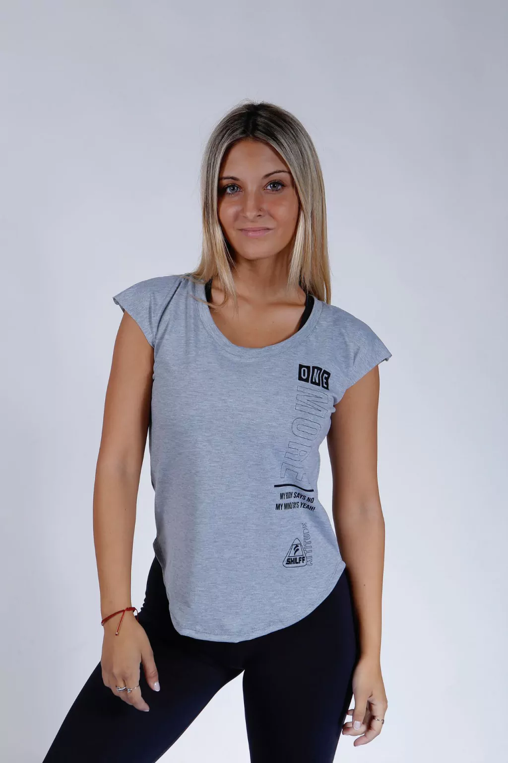 REMERA KENORA GRIS