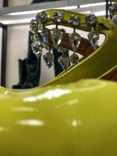 Stilleto Assim Amarillo en internet
