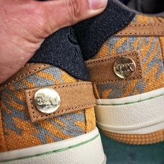 TRAVIS SCOTT x NIKE AIR FORCE I na internet