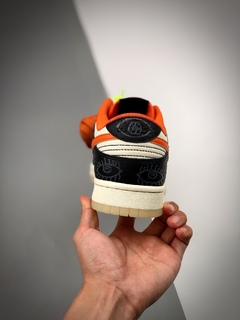 NIKE DUNK LOW HALLOWEEN na internet