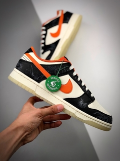 NIKE DUNK LOW HALLOWEEN