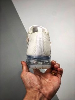 NIKE VAPORMAX x OFF-WHITE 2018 na internet