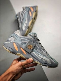 Imagem do ADIDAS YEEZY V2 700 "INERTIA"