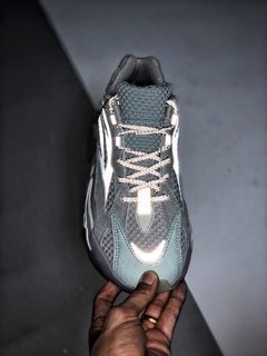 ADIDAS YEEZY V2 700 "INERTIA" na internet