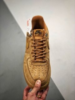 NIKE AIR FORCE 1 FLAX WHEAT na internet