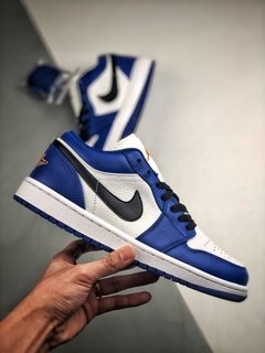 NIKE AIR JORDAN I LOW HYPER ROYAL na internet