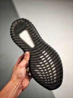 Imagem do ADIDAS YEEZY 350 V2 "YECHEIL" REFLECTIVE