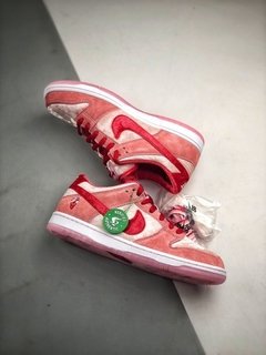 Imagem do NIKE DUNK LOW 'STRANGELOVE'