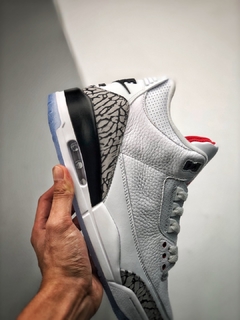 NIKE AIR JORDAN III WHITE CEMENT na internet