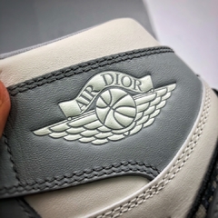 DIOR x NIKE AIR JORDAN I na internet