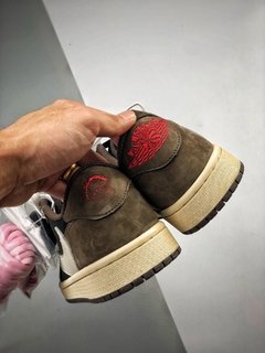 TRAVIS SCOTT x NIKE AIR JORDAN I LOW na internet