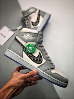 DIOR x NIKE AIR JORDAN I na internet