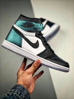 NIKE AIR JORDAN I RETRO CHAMELEON na internet