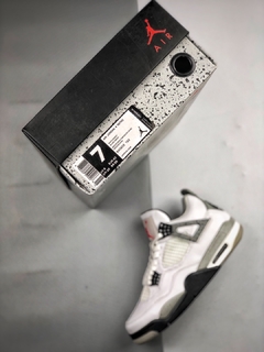 NIKE AIR JORDAN IV WHITE CEMENT na internet