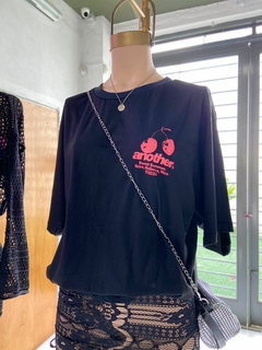 Remera oversize jersey cherry doble estampa espalda